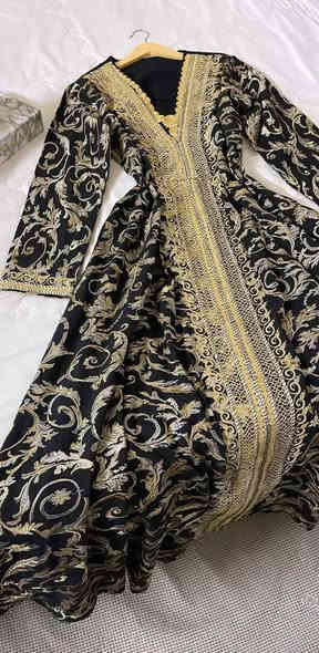 عروض مخازن الشيوخ باله شليف كويتي درجه اولى عبايه ودراعه الوزن 30ك العدد 50 السعر 310 والتوصيل مجاني للحجز والاستفسار مراسله خاص او اتصال ***********
