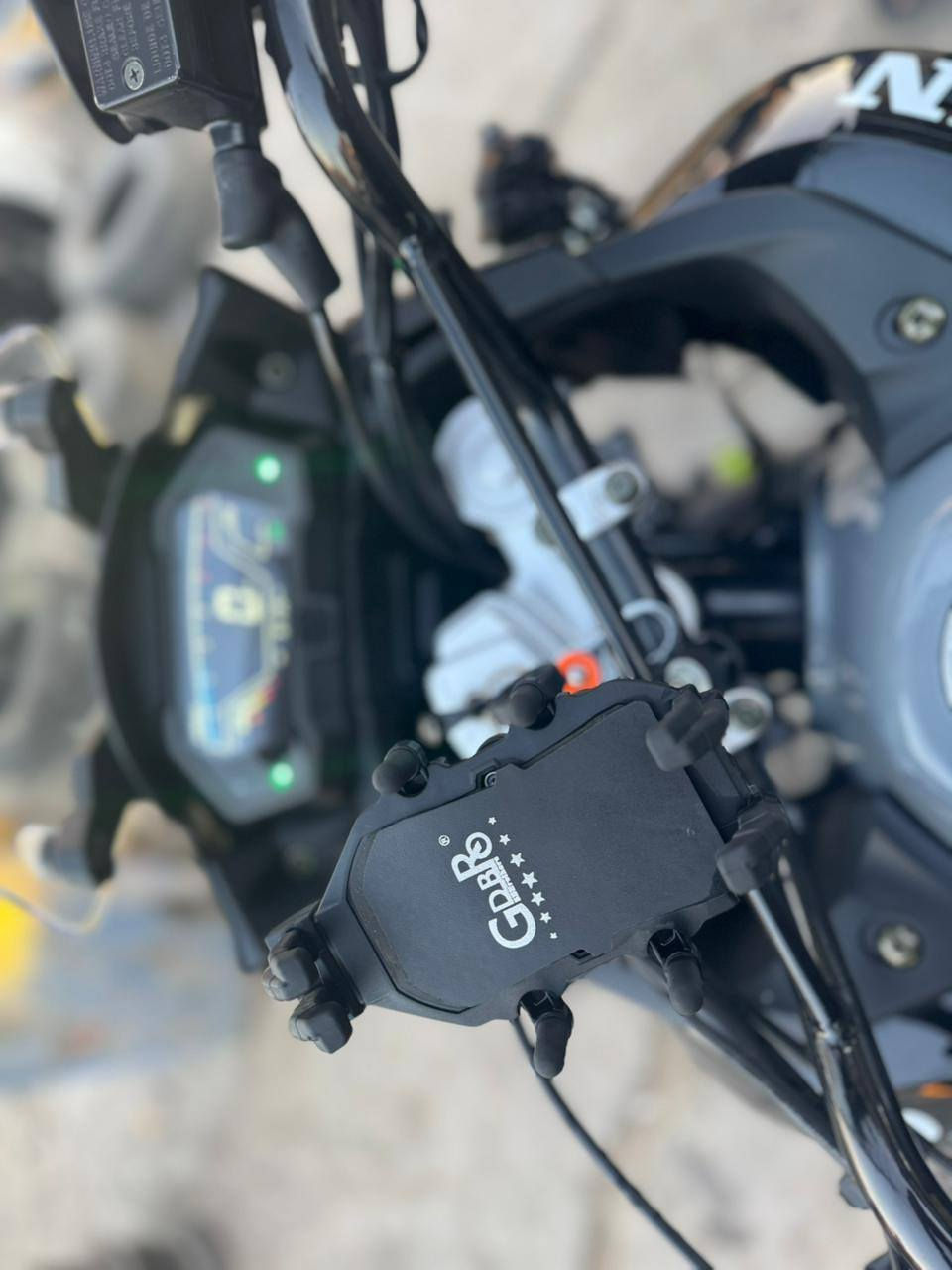 السلام عليكم دايواند افنجر موديل 26 ماشية 500
مرقم اربيل شركة بعدني ممحولها بأسمي اخذك لشركة تحول ثاني يوم شرط الفحص  وين ميعجبك تحرك تطلع ((كفالة عامة))
بغداد : الطالبية ***********
