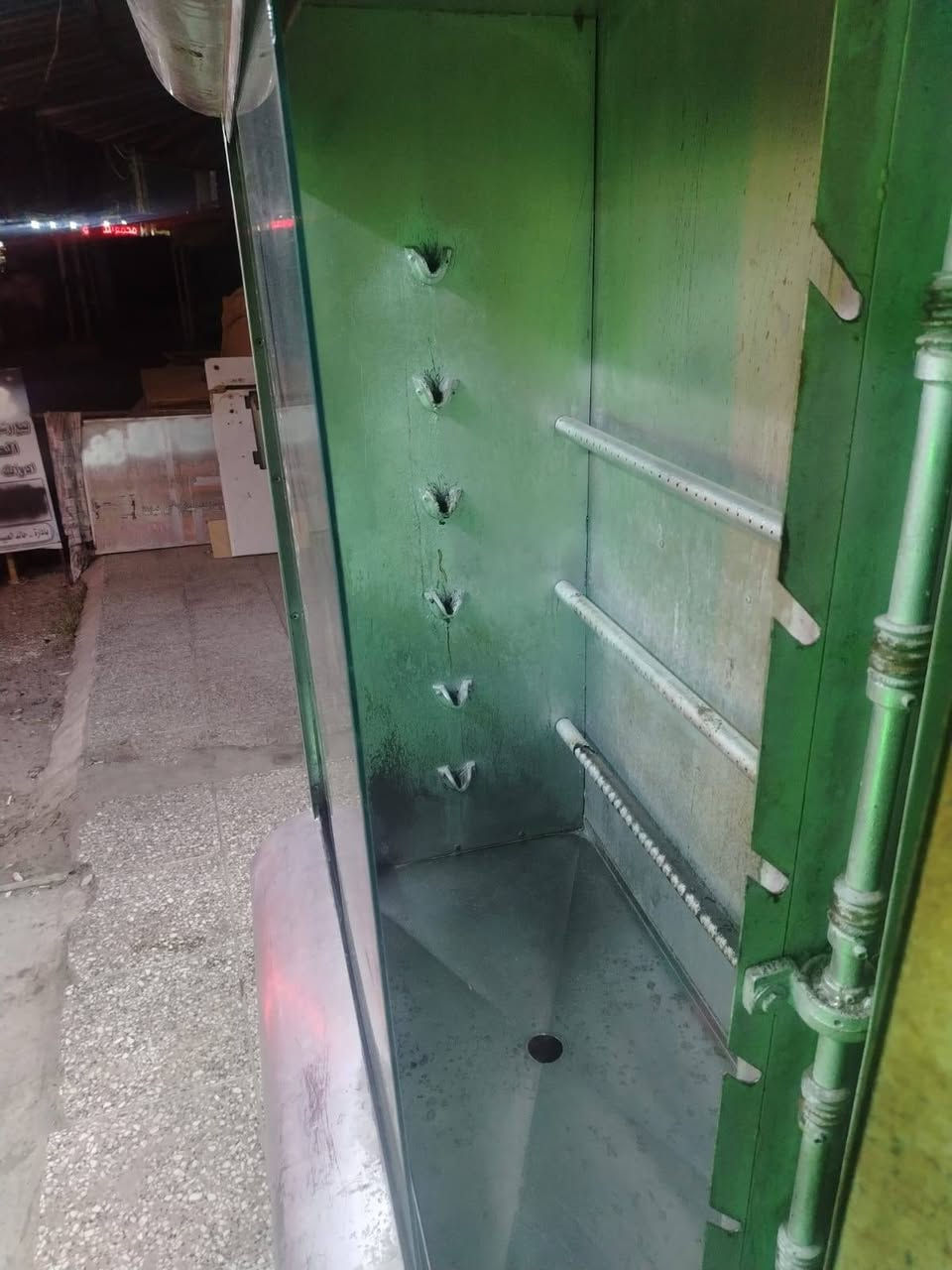 شوايه دجاج كلش نضيفه ٦ شياش استعمال قليل مكاني بغداد حي العامل ***********
