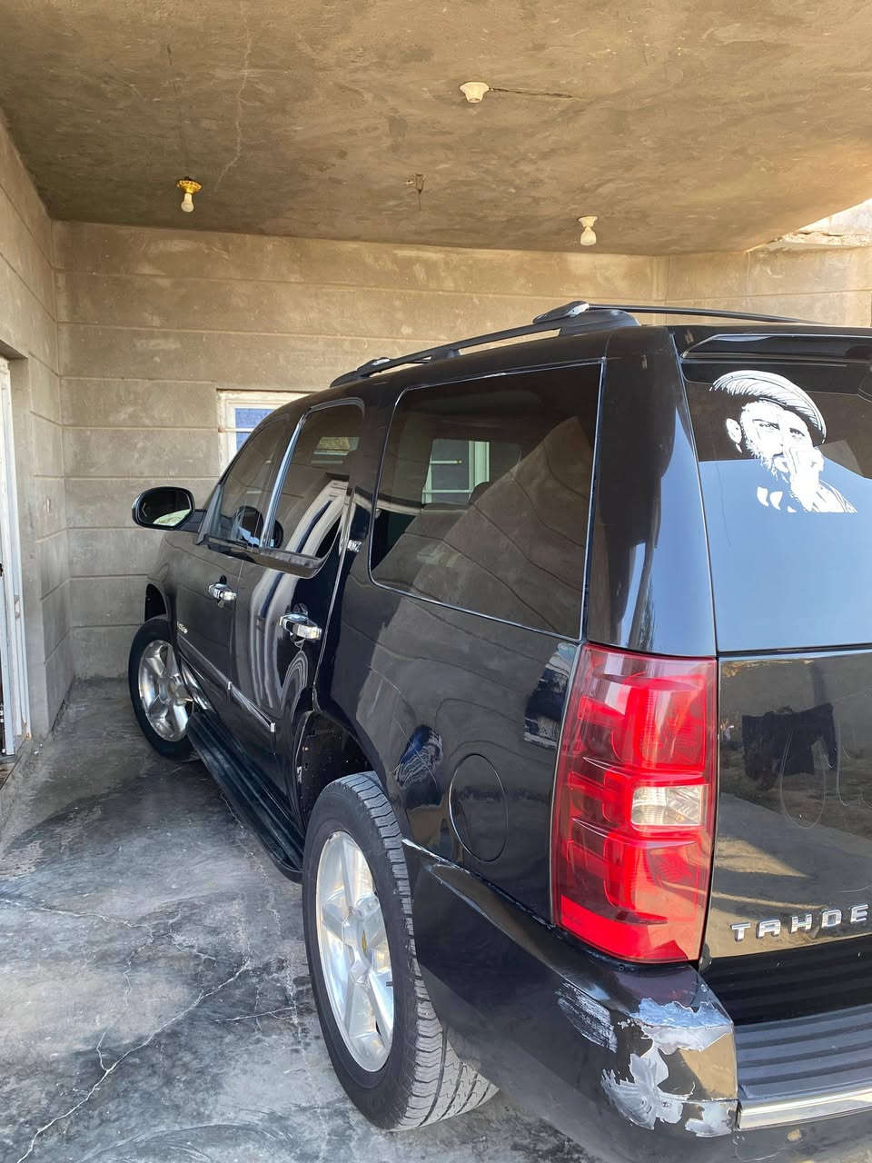 السلام عليكم
تاهو ابتر موديل ٢٠١٠فول مواصفات                                              
سياره جديده جديده بعدها بريحة الشركة 
(ادوات ادوات ادوات) تخم تاير حداديه مامي خلفي 100نظافه تبريد ويه سويج 
السيارة ربع ما تصرف عليها 
فقط شفقه؟ 
السعر ٩٣  وبيها مجال 
الشراي يخابر ويدلل 
المكان/علي غربي
مبايل/***********
بيع فقط
