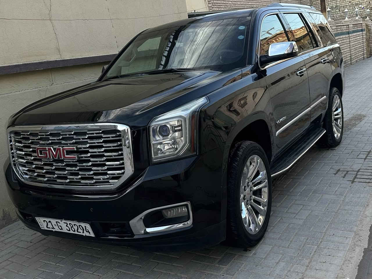 - يوكن ( SLT ) فول أعلى مواصفات المحرك المرغوب 5300
موديل :   2016
الون:       اسود🖤 
العداد: 160 حقيقي
الفئة : SLT

/حجم المحرك    ٨  سلندر  5300
/ فتحه
/ بصمه تشغيل + بصمة ابواب
/ رادار امامي مانع اصطدام 
/ رادار خلفي
/ رادارت جانبيه ( نقطه عمياء)
/ كشن السائق هزاز  للتنبيه ( مربوط مع الرادار)
/ كامراة دواره مع الاستيرن اصليه
/ كشنات جلد 
/ كشنات اماميه كهرباء
/كشنات خلفيه كهرباء
/ كشن السائق خزن ميوري 
/كشنات خلفيه متصله
/ كشنات تدفئه + تبريد 
/ باب خلفي كهرباء
/ استيرن كهرباء
/مرايات جانبيه كهربائيه ( شفط) + تعتيم 
/ فول تحكم استيرن جهتين + ستيرن تدفئة + ستيرن كهرباء
/حساسات امامي  خلفي
/ فور ويل 
/ لايت زنون
/ لايت وبك لايت ليد (LED)
/شاشه اماميه كبيره 
/شاشه عرض خلفيه
/ كشنات 7 راكب كهربائي 
/ تشغيل عن بعد 
/ تبريد مركزي ثلاث قطع
/ تحكم للتبريد الخلفي منفصل
/ منفذ كهرباء للعربه الخلفيه
/ سستم صوت اعلى فئه (BOSE)
/ نظام مكابح للعربه الخلفيه
/ نظام صعود مرتفعات
/ نظام سحب مقطورة 
/ نظام تحديد مسار ( نظام خطوط الشارع)
/ نظام معرفة ضغط الاطارات
/ انظمة مكابح
/ نظام تزحلق 
/ نظام توازن للطرق الوعره 
/ بصمه عدد
/ اسبيرها منازل 
تخم تاير جديد سيارة جديدة وتخبل وبلعافية على الياخذها 
وبقية المواصفات المعروفه السياره رقم سليمانيه بسمي 
السعر: 340 
للاستفسار ***********
