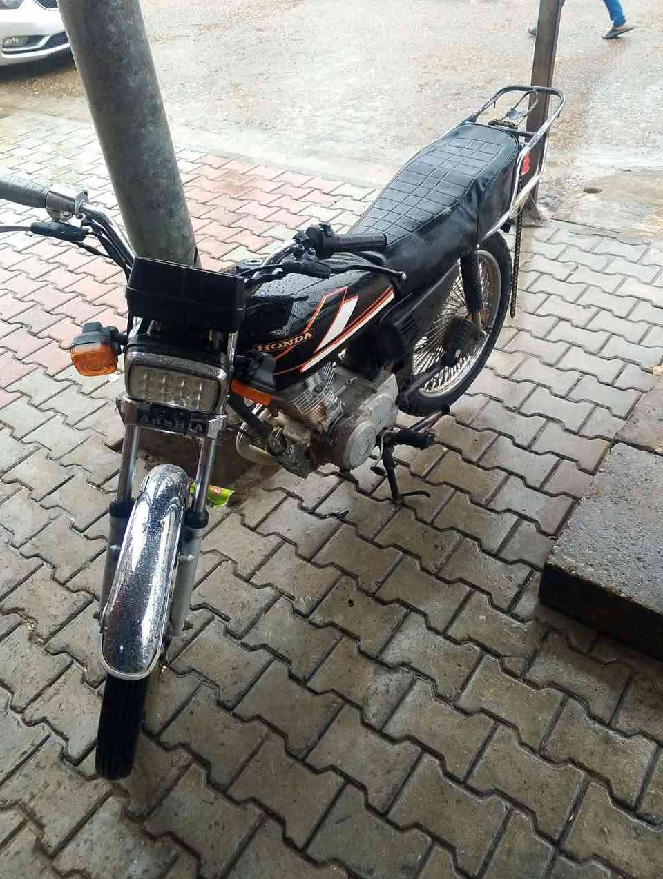 سلام عليكم
ارشة للبيع موديل 2016اوراق اصولي كهربائيات كلهة شغالة 

عوزهة ترتيب سعر 450او مراوس 

المكان كوت حي الجهاد 

***********
