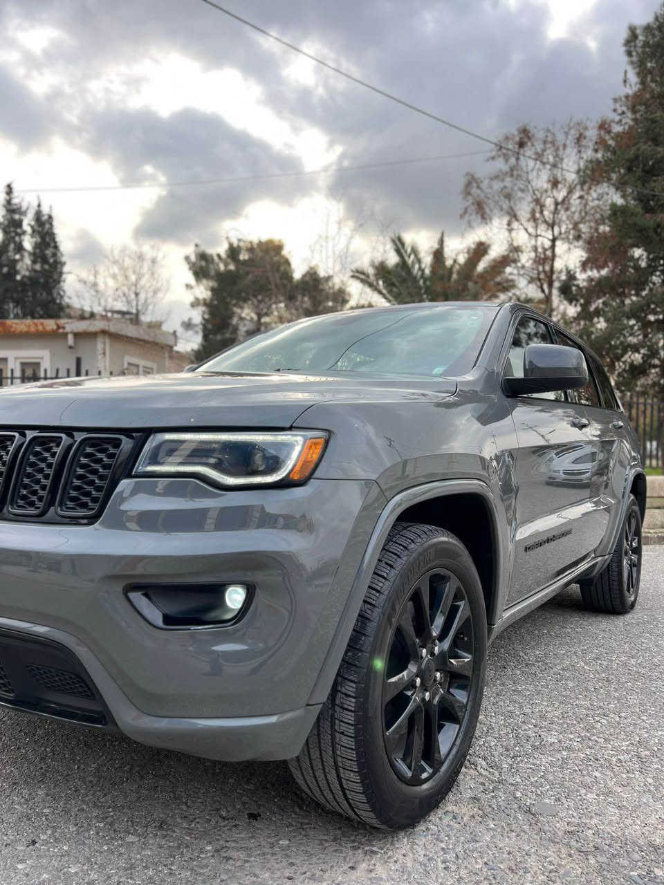 جێب گڕاند شیڕۆکی 
تەنها فرۆشتن ، گۆڕینەوە ناکا 
مــــۆدیل / ٢٠٢١ 
مواسفات / black Top 
سەیارەکە هەیکەلی زۆر جوانە
سندوق شەفت ، سلایت 
کوشن هیتەرسوکان هیتەر، 
دەبل ئەکسل 4×4 

مەکینە / V6_3,6 کەپس 
ڕۆیشتن /  ٥٦٫٠٠٠ کیلۆمەتر
ڕەقەم هەولێر سەنەوی نوێ 

سبوغ تەنها ۱ چاملغی پێشەوە لای سەکن سبوغ 
بێ ناو گرتن ، بێ ئێڕباگ

نـــــرخ ( ٢٩٩ $ ) 

بۆ پەیوەندی / *********** 

عربي 
فقط بیع ، ماعندنا مراوسة 
جیب كراند شیروكي 
مــــودیل / ۲۰۲۱ 
للون سمنتي ممیز
هیکل سيارة كلش حلو
مواصفات black top  
صندوق شفت ، سلایت 
كشن و ستیرن هیتر 
فور فوویل 4×4 

صبغ فقط جاملغ ٲمامي 
جهة سكن صبغ 
بدون دواخل ، بدون ایرباك 

سعر   ( ۲۹۹ $ ) 
للاتصال *********** أربيل, العراق
