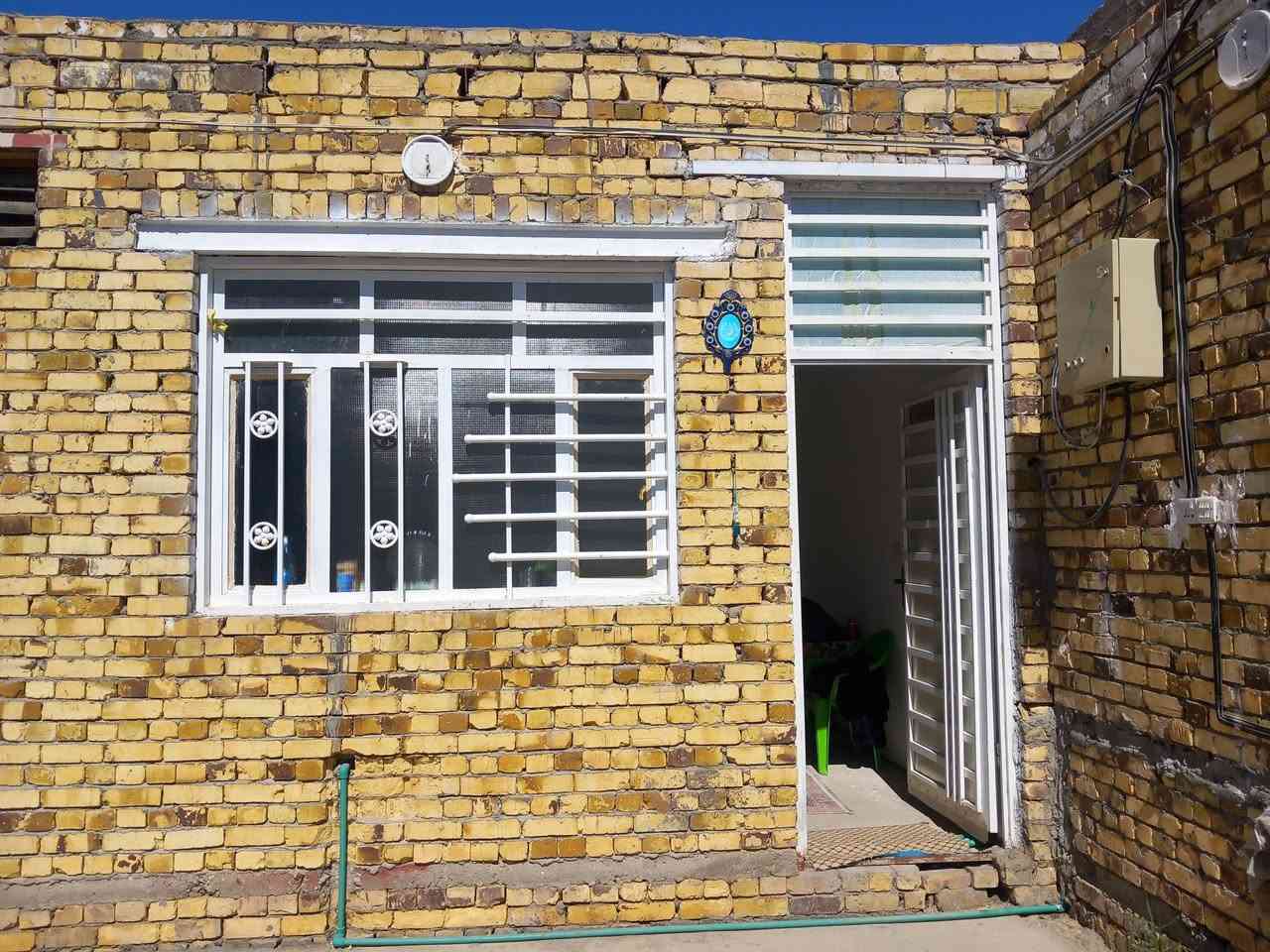 بيت للبيع في الكراده ٢٠٠ متر ***********
