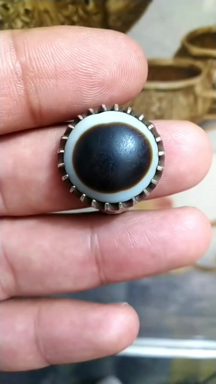 جزع بقري قديم صياغه يدويه ثقيله قياس 24
لبيع سعرهن ٣١٠ الف مع التوصيل مكاني ناصريه *********** سعر نهائي بلعافيه على الجناي
