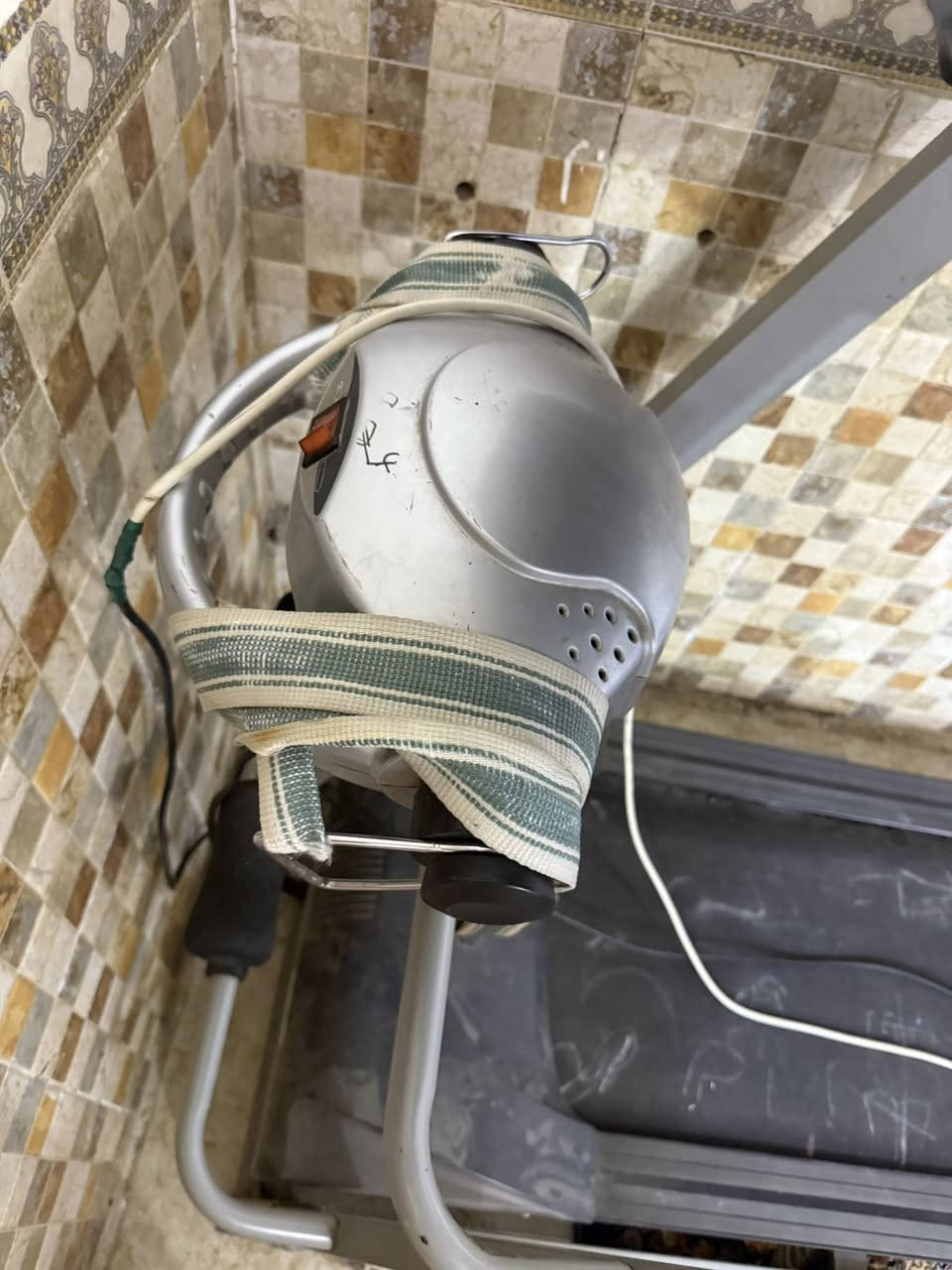 جهاز جري للبيع الاتصال استعمال قليل جدا نظيف مواصفات الجهاز راقيه جدا هزاز وتمرين بطن وحرق الدهون ***********
