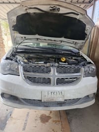 بفضل الله تبديل محرك دوج امريكي الحمدلله تم العمل بافضل الادوات وادقه ...