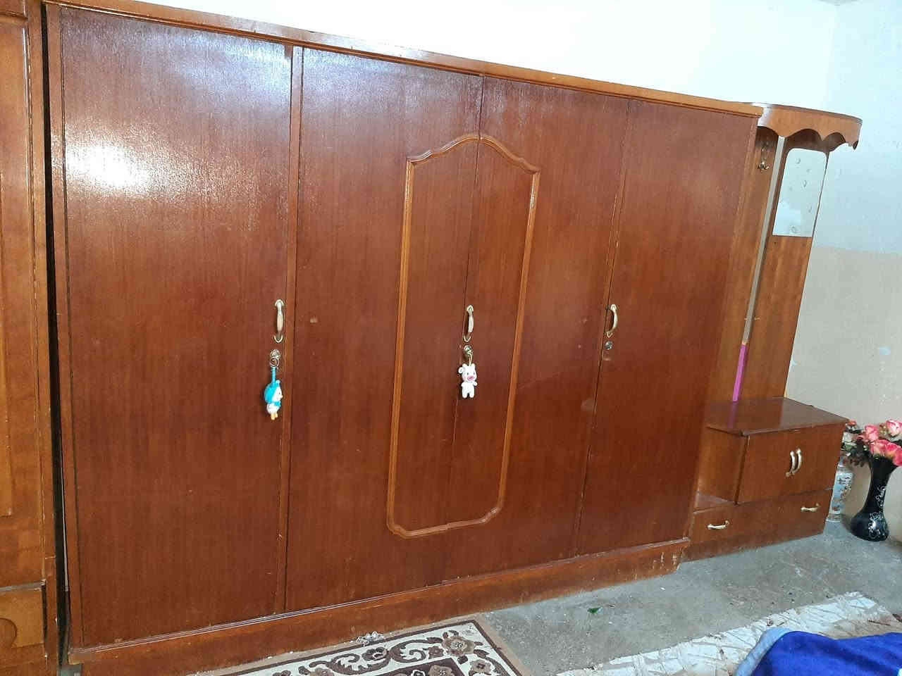 غرف نوم للبيع السعر 225
*********** بل ايمن
