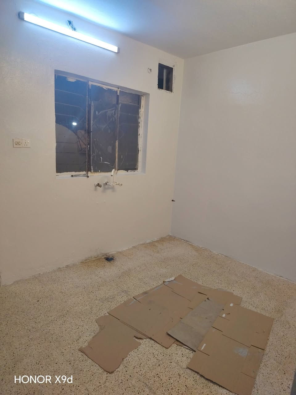 بيت الايجار حي البكر غرفتين نوم وهول واستقبال مطبخ و صحيات  ***********/ ***********/0.    مكتب تاج الملوك
