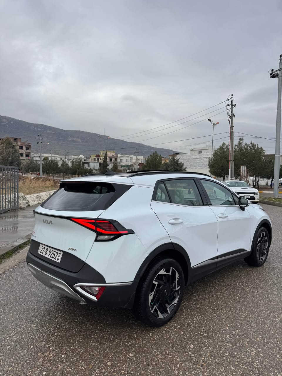 Kia Sportage 
کیا سپۆرتاج ٢٠٢٤ فول مواصفات 
خەلیجی سفری ئێرەیە
رەنگی سپی بەفری 
٢٦،٠٠٠ کم ڕۆشتوە 
فول مواصفات 
پانۆرامە - گوشین هیتەر - سوکان هیتەر - بەسمە و شغال - ٣ مۆدی رۆشتن - سندوق شفت - ڕادار - کامێرە و حساس - لایت لید 

گێر و مەکینە و کارەبایات بە شەرت 

١ دەرگای پشت سایەق بە بیلادی شەریکە گۆڕاوە 
٢ بست بۆیاغی هەیە لە چاملغی پشتەوە 
٢-٣ جێگا تعدیل ساردی پێوەیە 
ئێرباگ هیچی نەتەقیوە 

سعری 223 وەرەقە و مەجالی فرۆشتنی تێدایە 

رقم مۆبایل + واتساپ + ڤایبەر 
*********** شقلاوة, أربيل
