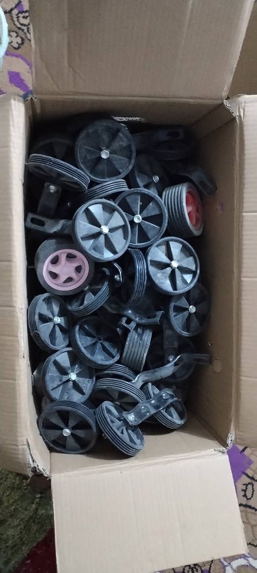 سلام عليكم
غراض للبيع 

عزلت وريد ابيعهن 

ابيعهن كلهن 
***********
