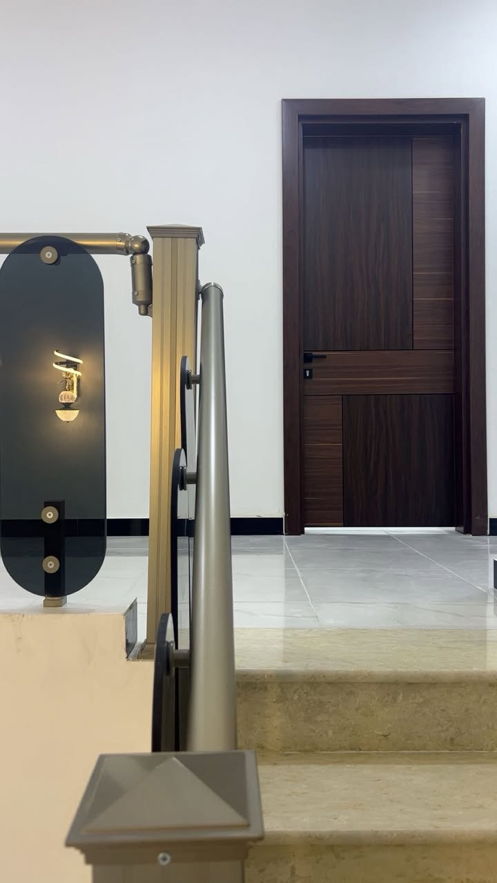 ،،بسم الله الرحمن الرحيم ،،
السعر 195 وبي مجال 

مشتمل ركن مربع على شارع 15 منطقة الخاجية خلف أفران العراق 
المساحة  100 متر
المنطقة فول خدمات 
ماء مجاري كهرباء تبليط حاليا جاي بشتغلون بي 

طابقين 
الطابق الأول غرفة نوم مطبخ حار بارد صالة كبيرة 
 استقبال
منور داخلي صحيات داخلية وخارجية
الطابق الثاني غرفتين نوم
صالة 
و صحيات 
جميع بورسلين البيت اللواح 60*120 نوع هندي
بايات الدرج مرمر 3سم
محجر المنيوم زجاج مقسى 

علما المشتمل مؤسس سبالت دفن
كامرات 📷 
إنترنت 🛜 
الإسلاك الكهربائية نوع فنار السعودي ومواد الماء التركي نوع بلسا والمجاري ألماني 
  شغل درجة اولى بمعنى الكلمة مواد الماء والمجاري والكهرباء درجة اولى مع الضمان
أبواب خارجية قاصة تركي 
ابواب داخلية تركي ارتفاع 240سم 
 شبابيك ألمنيوم سلايت جام 10ملم 

الواجهه لبخ وسقل باستخدام اصباغ الجوتن العالمية ضد الرطوبة ضد التعفن الألوان ثابتة مع التطعيم بالفوم التركي 
 للاستفسار 
***********
***********
#الجميع
