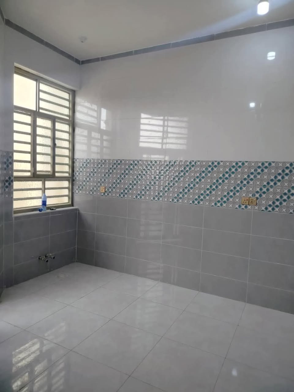 ◾️بيت للبيع المساحه 100م/ مربع 10*10 خريطة هندسية حديثة 2024
عنوان البيت ناصرية الاسكان الصناعي منطقة ال 3000 اللي جاي عن مدرسة الحرية
يتكون البيت من :
◾️غرفة نوم 4,50*3,50
◾️صالة4,25*4,50              ( *********** ) 
                                                للاستفسار☎️
◾️مطبخ 3,50*4
◾️ستقبال 5,50*3,50
◾️حمامات داخل وخارج 
البيت البناء طابوك 
◾️اساس وسقف كونكريت البيت شغل درجة اولى مرتب كلش حلو
◾️سيراميك
◾️بورسلين ثقيل 
◾️كهربائيات فول
-------------------
خدمات البيت فول
◾️ماء اسالة فول 
◾️كهرباء تيل باب البيت
◾️مولد ذهبي 
◾️شوارع تبليط باب البيت
◾️مدارس حكومية واهلية
 البيت ركن على شارعين الشارع مالته عرضه 20 متر وثالث بيت عن الشارع الحولي الرئيسي
