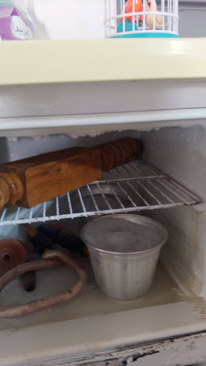 يالله ثلاجه فول ما داخله مصلح تجميد فول سعر 70 وبيه مجال سكن رمادي شارع 60 هاذه رقمي ***********
