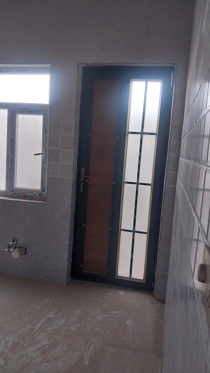 دار للبيع ١٠٠متر مربع ١٠في١٠ 

 بناء طابوك درجه اولى

كامل خدمات في شارع المجمعات تبليط وخدمات ومدارس 

غرفه وصاله واستقبال ومطبخ بناء درجه اولى

بسعر مناسب جدا

سند حر طابو صرف 
للاستفسار 
***********
