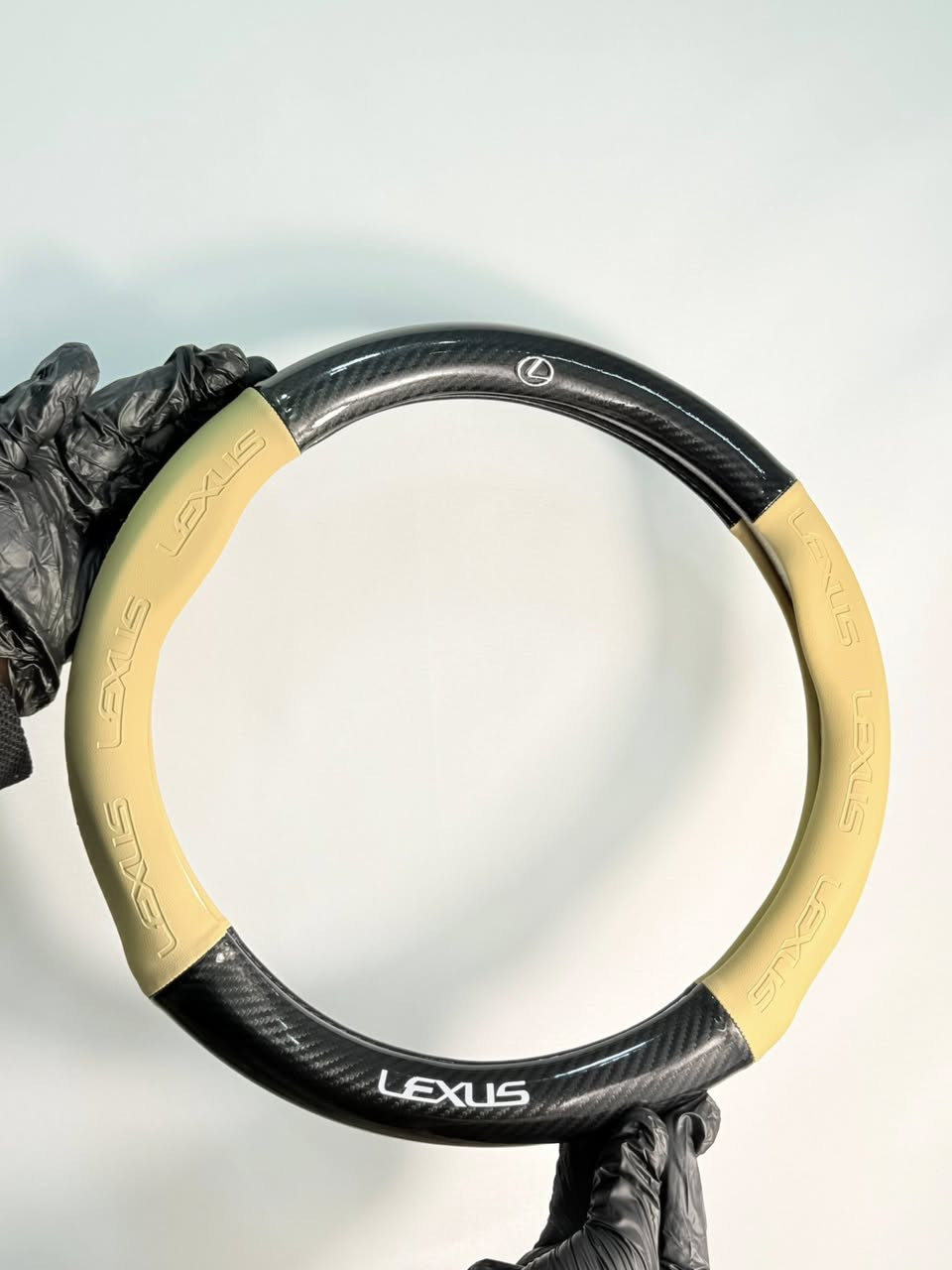 سعر القطعة 3 الف دينار عراقي بيع كل الكمية حصرا
200 قطعة 
سعره من الصين بدون شحن 3.2$ 

جميع أنواع السيارات هاي الكوالتي فقط كاربون فايبر لامع 

للتواصل وتساب 
***********
