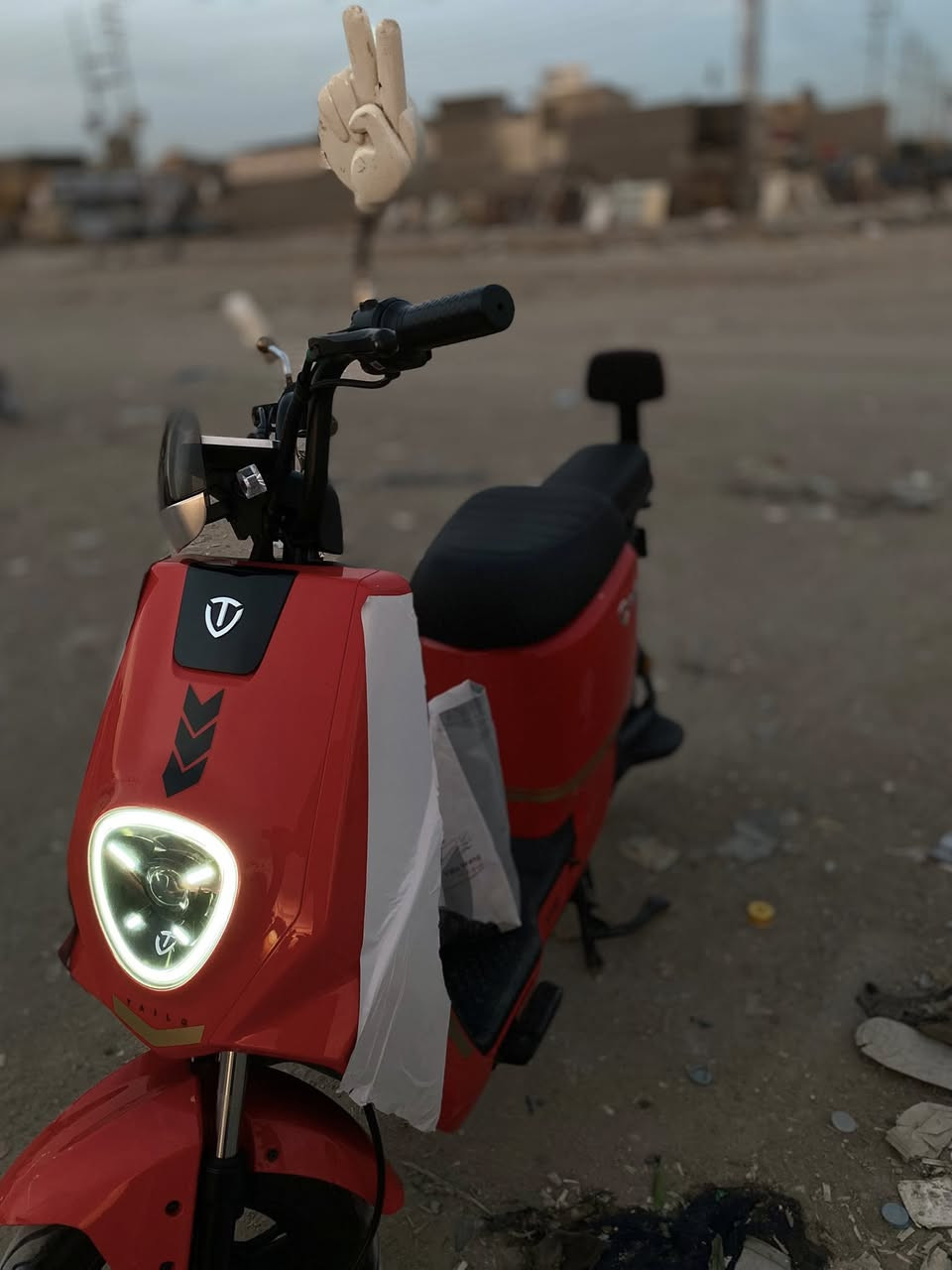 سلام عليكم دراجة شحن تيسلا الريان لون احمر الموديل 2024 السرعة 60 نمر السرعه 3 قبل شهر من طلعت بيه وصل مال معرض من طلعته من المعرض سعره 850 وهسه متوازي على بيعته سعره هسه 750 ودراجه حلوه امانه لله بيه بصمات 2 لايت عالي ناصي ابيضّ ايشاير شغالات اصطاب شغال تايرات جدد جرس إنذار قفل ستيرن مثبت سرعه مانع انزلاق ابريكات حساس 6بطاريات ليثيوم تشغيل عن بعد مكاني كربلاء مرقد الحر ما متواجد على الفيس ولا خاص شراي اتصل على الرقم *********** وبيك خير وتدلل 🤍
