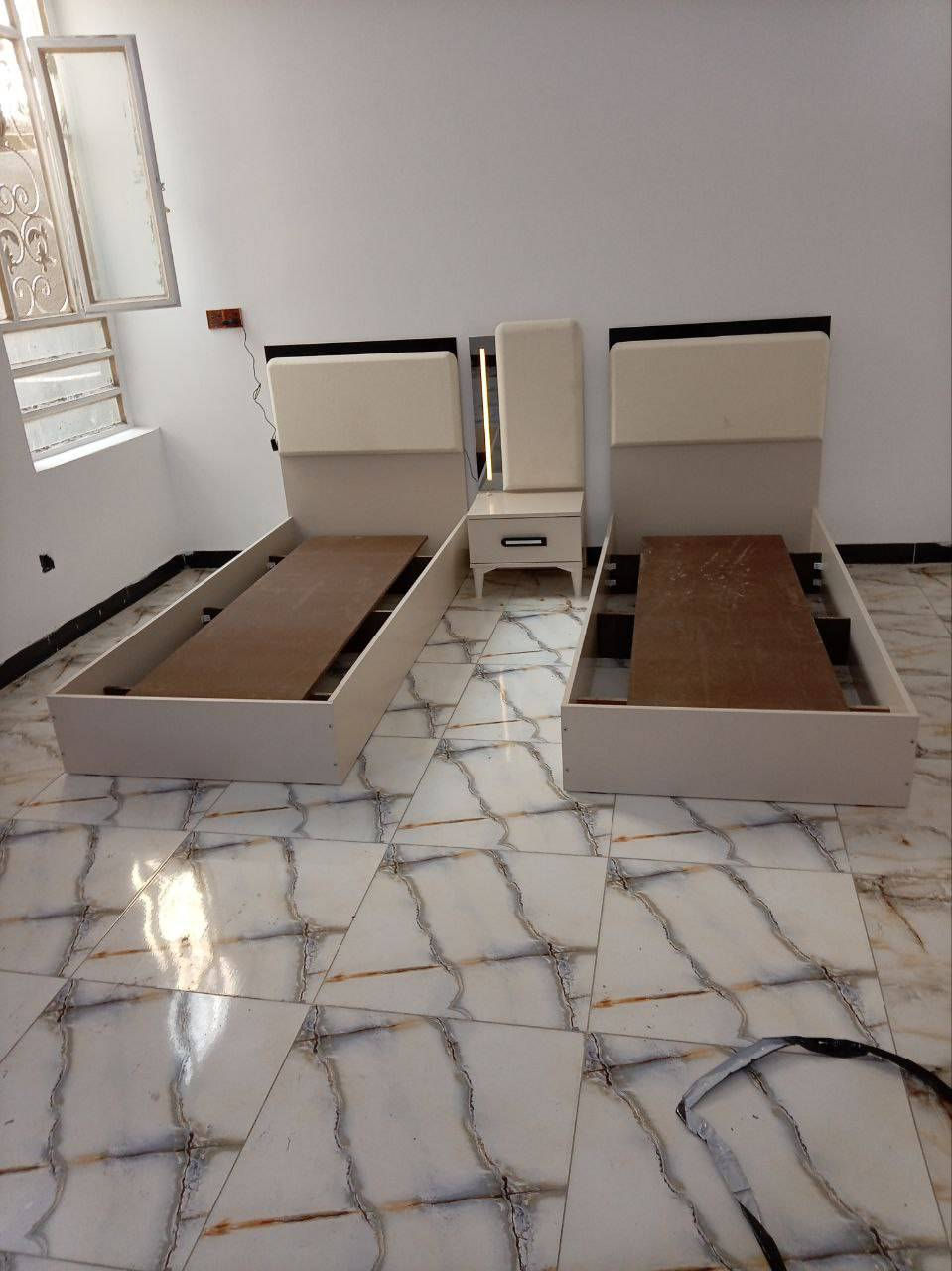 كادر متخصص مجال تصليح واتنصيب 
نجار غرف نوم تركي 🇹🇷🇹🇷 ماليزي مصري وعراقي 
معا كادر فني متخصص 
توجد كيه 🚚🚚 حمل نقل جميع الثاث
متواجد كل وقت
***********
***********واتساب
معا مواد تصليح غرف نوم
