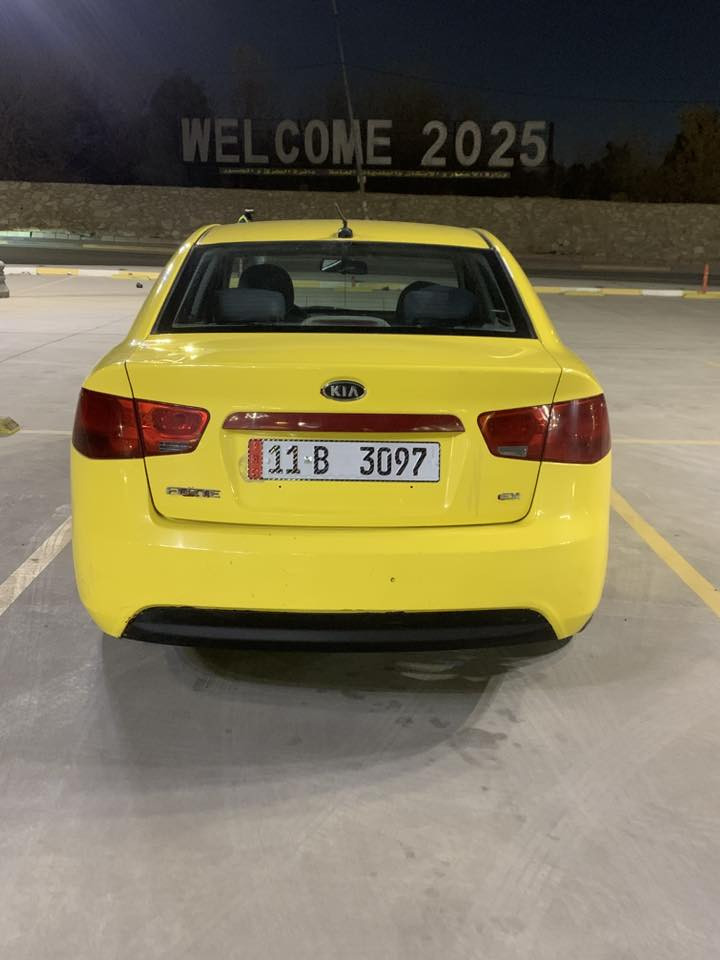 سلام وعليكم
فورتي موديل ٢٠١٣ وارد امريكي 
سيارة خير من الله مابيها اي نواقص مكينة كير صدر تخم تاير سيارة جاهزة على اربعة وعشرين حباية
رقم انگليزي بغداد باسمي 
عنوان السيارة بغداد 
للتواصل ***********
