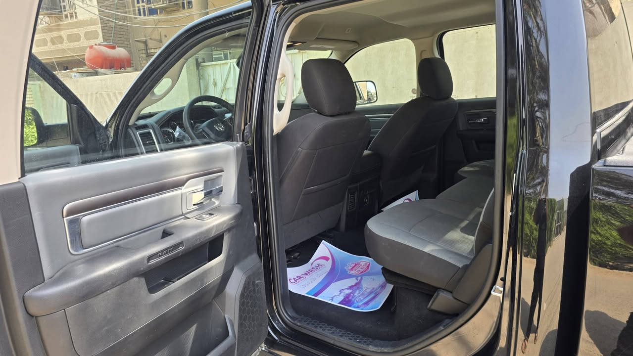 رام كلاسك موديل 23 محرك ٦سلندر 3600 تو ويل ماشيه 33الف رقم بغداد السعر 240
***********
