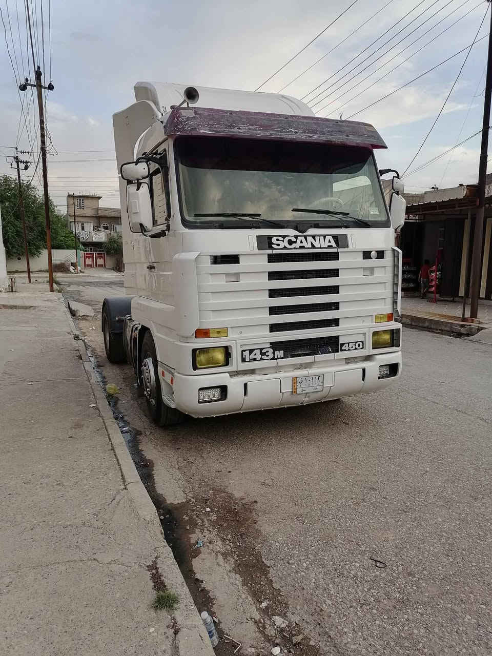 سكانية راس تريلا بطة موديل 1993
بسمي وسنوية جديدة 2030 شرط التحويل 
هزة جديدة رقم بغداد مسطرة مثبتة براد 
مكينة143  0/10 كير 3*3 عكال كير ومحرك وتبريد شرط سيارة جاهزة مكاني بالموصل 
سعر 185 هذا رقمي وبي واتساب ***********

