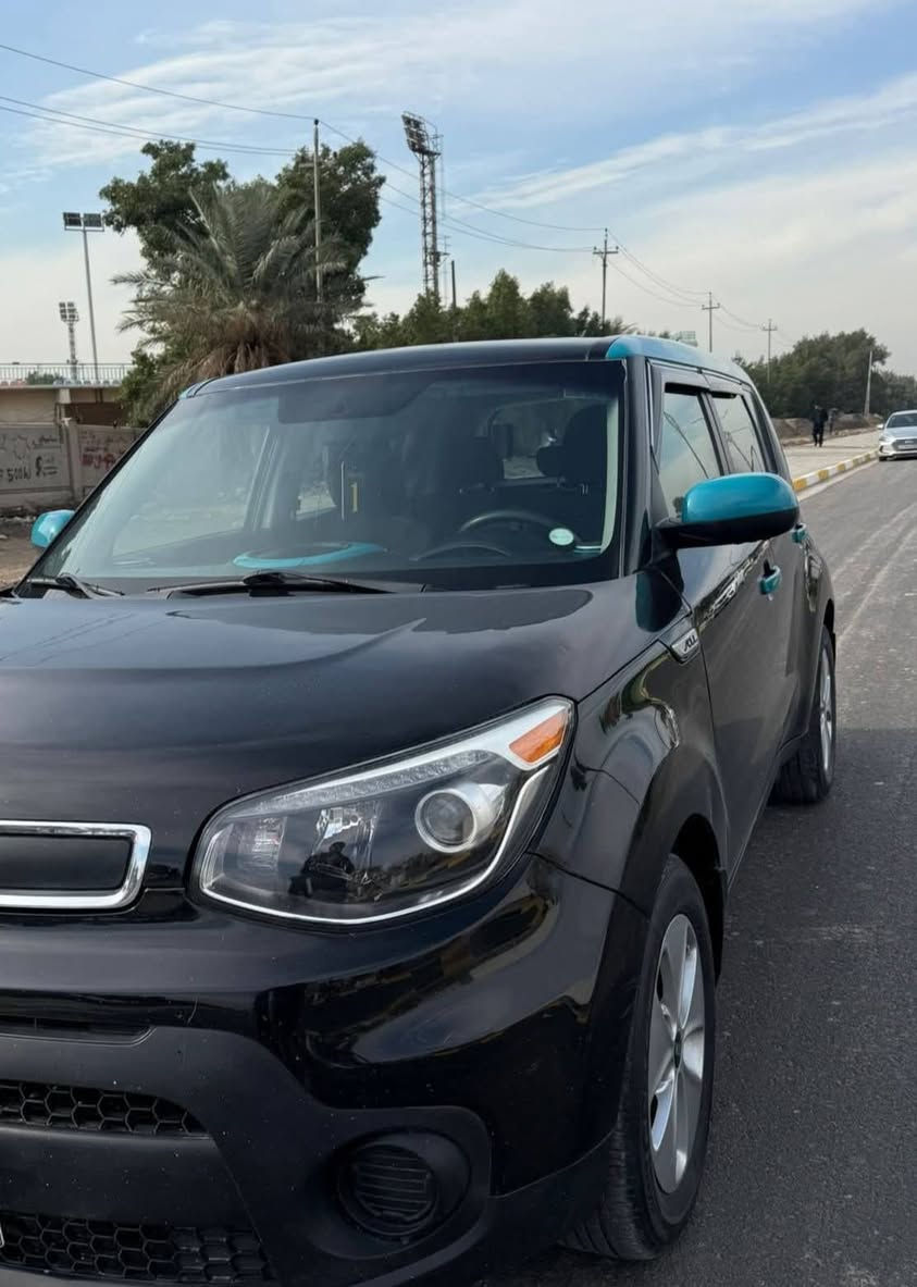 السلام عليكم كيا صول للبيع 2015 رقم بغداد داخله هزه رقم نكليزي شرط تحويل مباشر ماشيه 24 وارد أمريكي بيها 4قطع بدون ضربه بدون ايرباك بدون دواخل سياره نضيفه وجاهزه مكان مدينه الصدر. السعر 105وبيهه ومجال اتصال ***********
