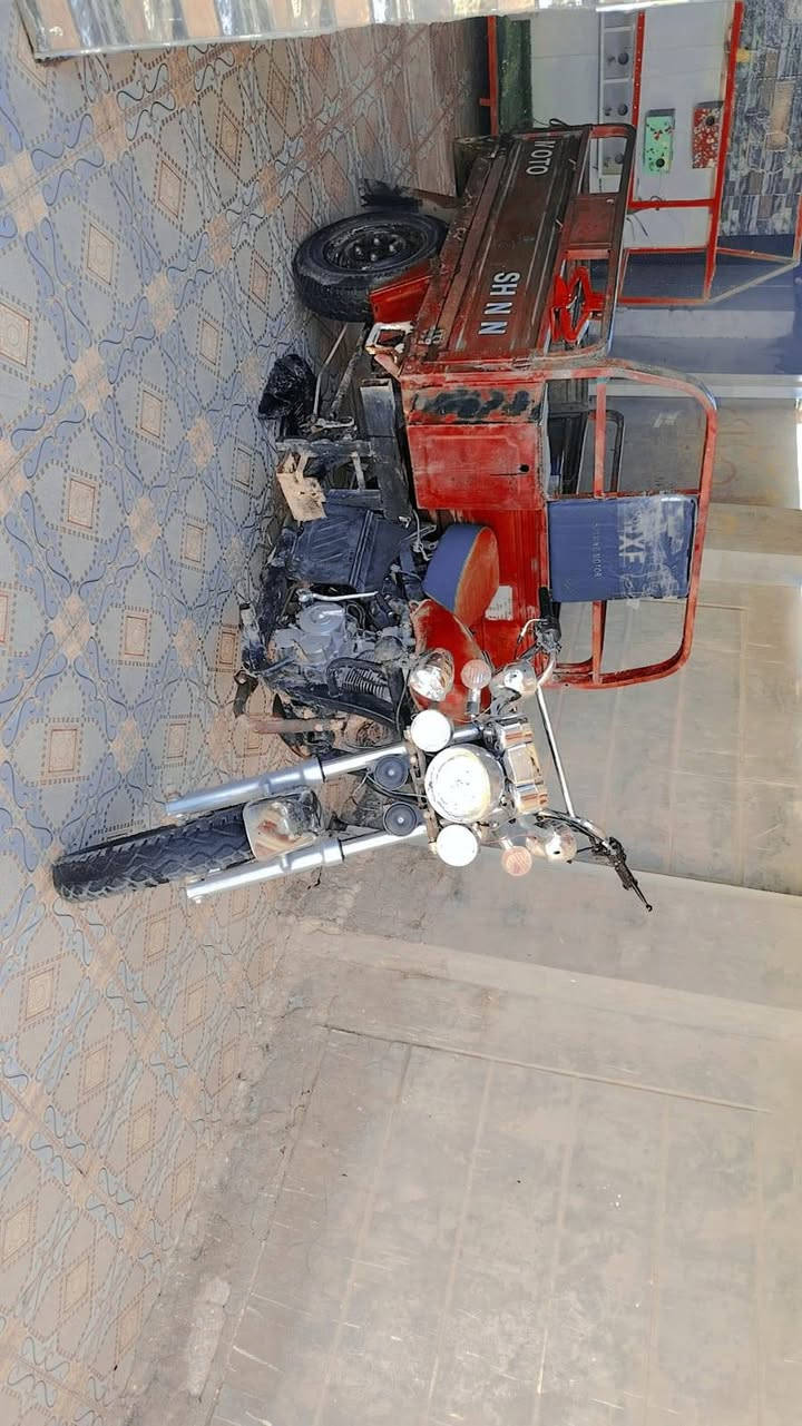 سلام عليكم ستوته 13 رقم وسنويه محرك25اكسن وكير ومحرك مكفولات كفاله عامه ستوته شوفت عينك وبعد أحله من الصوره كهربائيات كله شخاله وراعيها موجود سعر 1400وبيه مجال حك الجيه ***********
