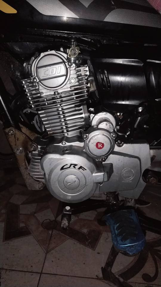 کاکە سلام علیک ئەم کەڵە مەکینەمان هەیە بۆ فرۆشتن CRF.250.2023 ماشااللە بەقەوەتە عەرز دڕە ڕۆن و چەوری و تەقیوی نییە هەر لۆک لۆکە مەکینەکە بەس یەک عەیبی بچوکی تیایە تۆزێ سەوتی زنجیری تیایە ئەویش بە 25هەزار خاس ئەبێت دوای مەعمەلە ئەیگەڕێنمەوە ئیتر بە دوای عەیب دا مەگەڕێ گەر موشتەریت پەیوەندی بکە یان چات گەر نایکڕی ڕەحمەتت لێبێ نە سەری من بیەشێنە نە هی خۆت *********** دار بنديهكان, السليمانية

