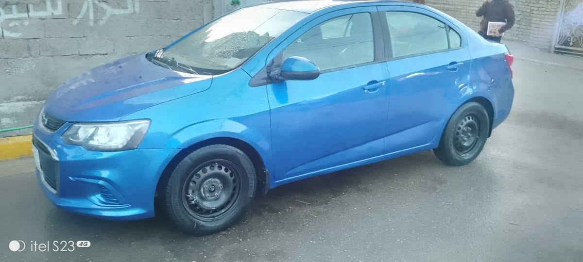 السلام عليكم شوفر ليت سونك 2018  السياره احله من الصور كير  مكينه خير من الله مستعجل على بيعتها  السعر 85  و بيها مجال (***********)
