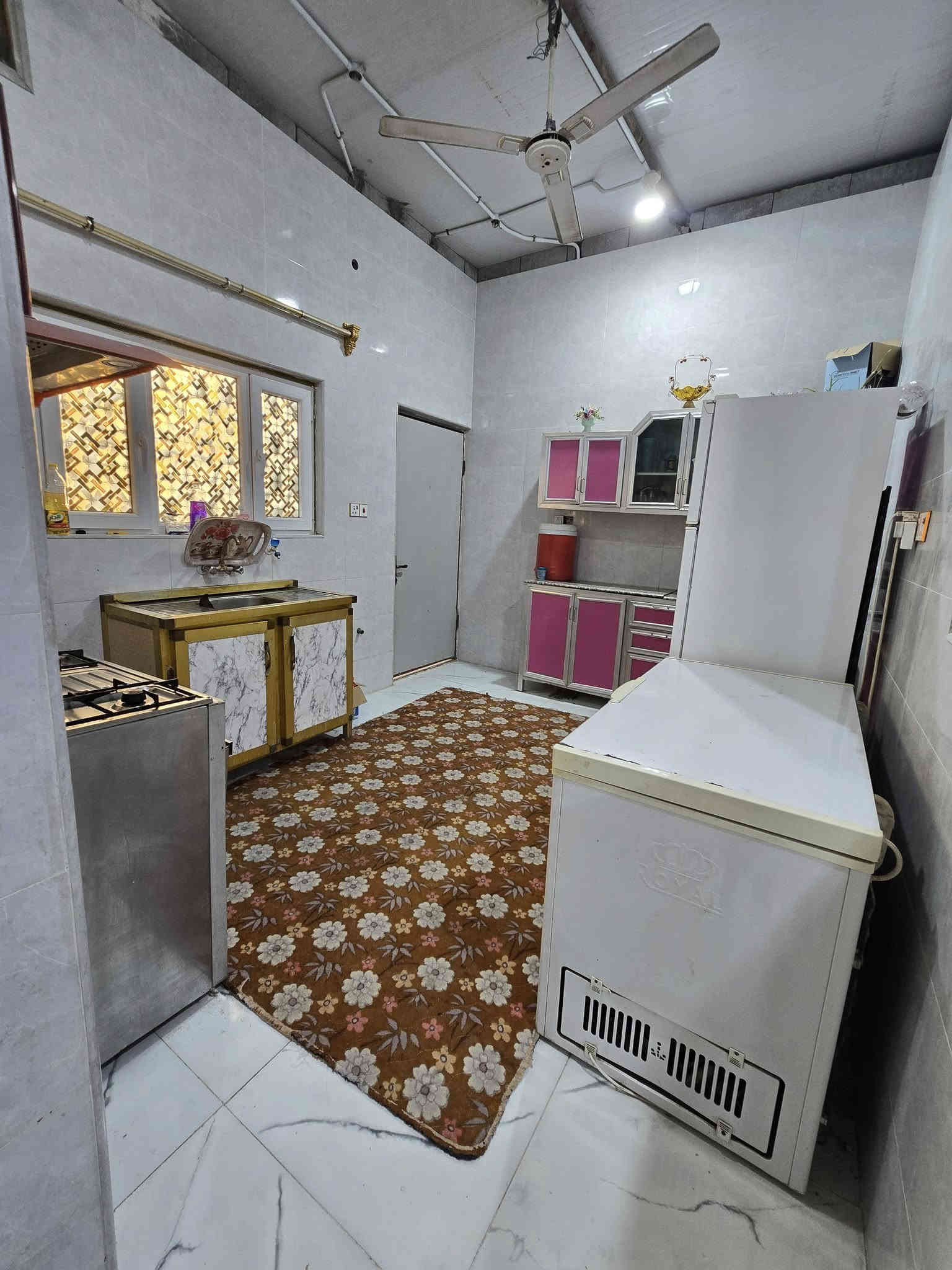 سلام عليكم بيت للبيع
المساحه 150 متر 

طابو زراعي سند 25 مكاتبه وكاله مكاتبه نسخه من الطابو 

يحتوي البيت على 2غرفه نوم و صاله
 ومطبخ 
وصحيات 
وكراج ..حديقه
جميع الخدمات متوفره 

العنوان
ابي الخصيب الطريزاويه 

السعر70 و بي مجال للاستفسار تصل ***********
