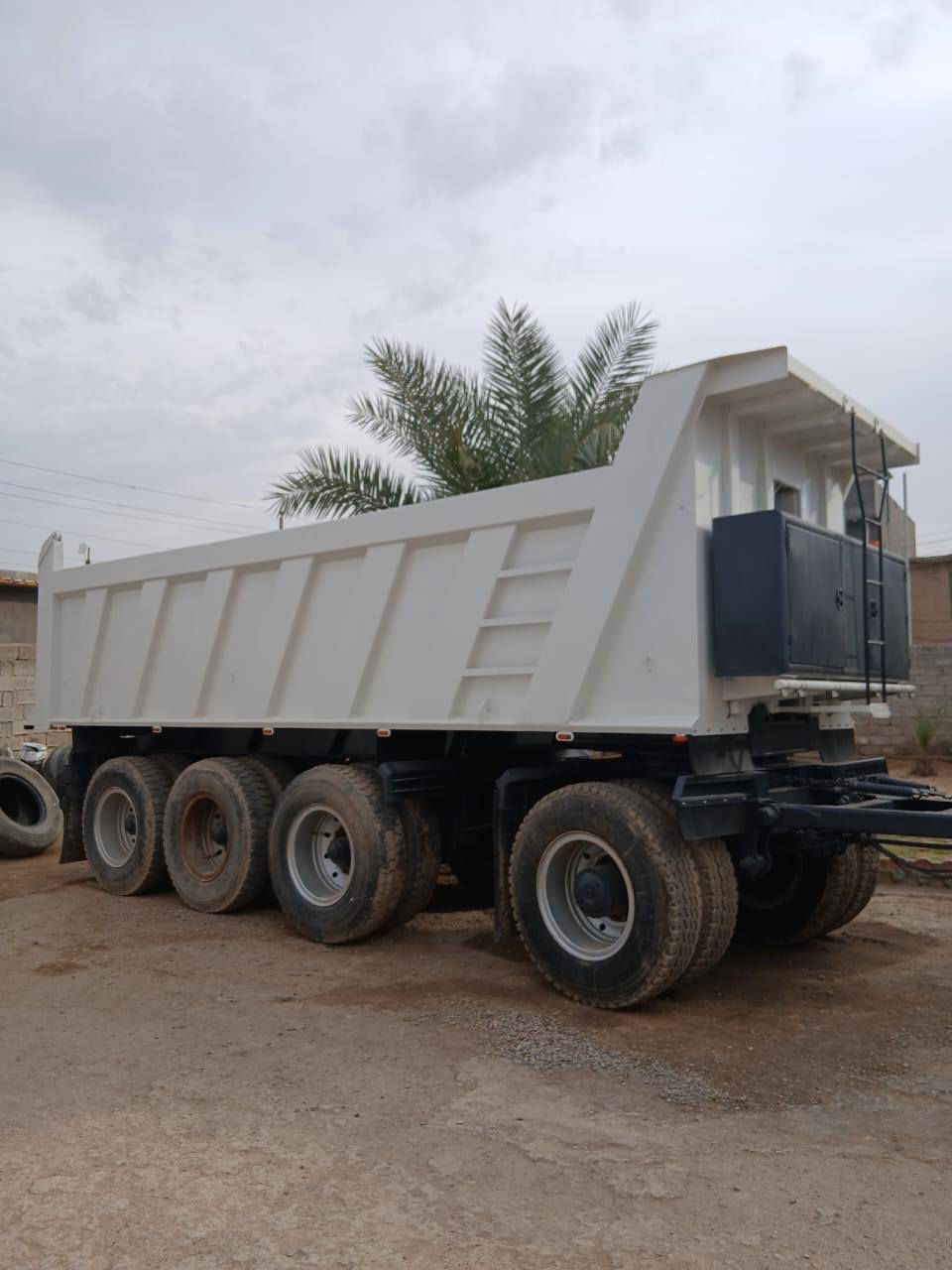 للبيع عربانة مايلر الطول ٧ وعشرة
تخم تاير دنكير 16 شاصي 14 
***********
