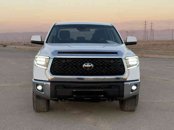 السلام عليكم ورحمة الله 
للبيع تويوتا تاندرا  TUNDRA
لون ابيض SR5 موديل 2020
رقم اربيل باسمي وسنوية لغاية 2030
باب طويل بدي قصير
محرك V8 5700 محرك لكزز
دفع رباعي 4*4 
عداد المسافه 240 الف كم
داخل اسود بدون تنته 
رادار امامي حساسات+كاميرا خلفيه بلادي
شاشة خرائط تدعم كار بلي 
الجام الخلفي متحرك
 السيارة عليها منظومة غاز 100 لتر ايطالي داخل الضمان ضمانها ينتهي بشهر الثامن 2026 وممكن بيع السياره مع المنظومة او بدونها 
السياره جاهزه مابيها اي نقص 
داخله للعراق كلين بيها ضربه هنا بسيطه ومصبوغ اقل من نص الباب الخلفي عكس السائق وجزء بسيط من البدي مسافة شبر  وكما مؤشر في الصور باللون الاحمر
السعر 288 وبيها مجال للشراي 
العنوان صلاح الدين بيجي 
*********** للتواصل اتصال + واتساب
