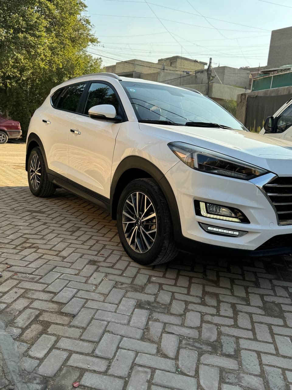 توسان 2020 خليجي فول عدا البانوراما لايت 5 عدسات كفاله عامه من الضربه والصبغ والتبديل
رقم بغداد بأسمي
بصمه جلد مقاعد 2 كهرباء لونين
شاشه كامره حساس امامي خلفي
تبريد قطعتين تحكمات 
مكينه 2000 دوش
بغداد زيونه  ***********
