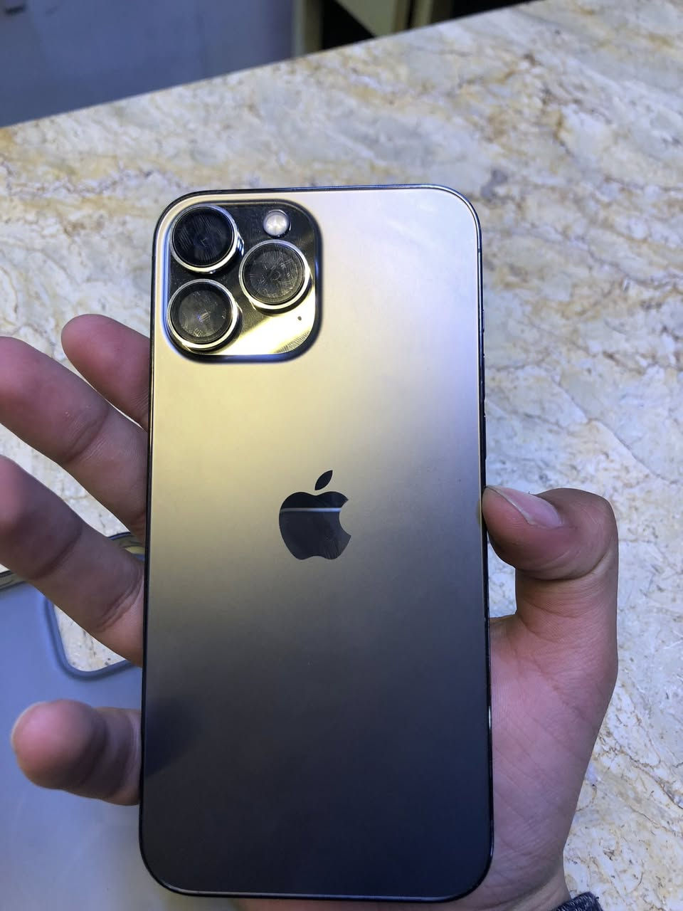 سلام عليكم آيفون 13برو ماكس للبيع جهاز مبدل بي بي بطاريه  جهاز كلش نضيف بطاريه 100ذاكره 256جهاز ويا كفر وشاحه كامله ولزكه مضلل سهر جهاز 725وبي مجال للطيبين مكان بغداد الغزاليه رقم ***********
