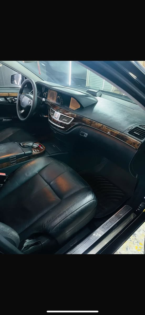 مرسيدس اس /2006 s500 وارد ياباني
-الضرر جاملغ الخلفي صبغ شبر -
-الجاملغ الامامي مبدل الباقي مكفول
-( لغد شاصي دواخل مكفول )
-جميع الايرباكات سليمه 
-عليها كت كامل AMG 2012 
-المواصفات فول 1/1 :
- محرك v8 عقل الفوك المرغوب
-فتحة سقف
- صندوق كهرباء شفط
- داخل لون اسود مطعم ب صاج
- كشنات جلد + خزن Memory
- كاميرا خلفية
- مري شفط / اشارة بالمري
- ماوس تحكم + تحكمات ستيرن
- ويل AMG اصلي
- برده خلفية
- تچاوي كهرباء امامي + خلفي
رقم سليمانيه الجديد (أصولية 100%)
سيارة عليها ادمة كاملة
تخم تايرات جدد
باقي المواصفات معروفة
السعر / 197 $ وبيها مجال
العنوان بغداد
***********
