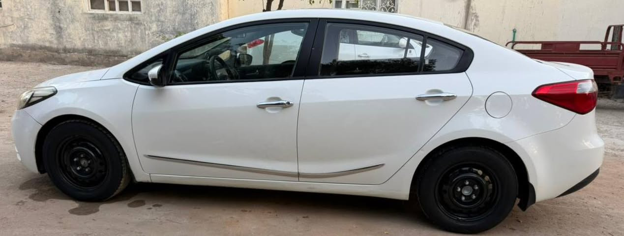 سيراتو ٢٠١٤ مكفوله كفاله عامه فقط بارد بسيط واقل الشبر صبغ بالدور مال الجاملغ الخلفي فول عدى الفتحه محرك ١٦٠٠  اي بي اس سياره جاهزه ماعايزه برغي باسم كردي تريد وكاله تريد تحويل اخوان اني مجرد انشر الشراي يتصل على صاحب السياره ‏‪***********‬‏
مكان السياره نجف السعر ١١٢ وبيها مجال بسيط
