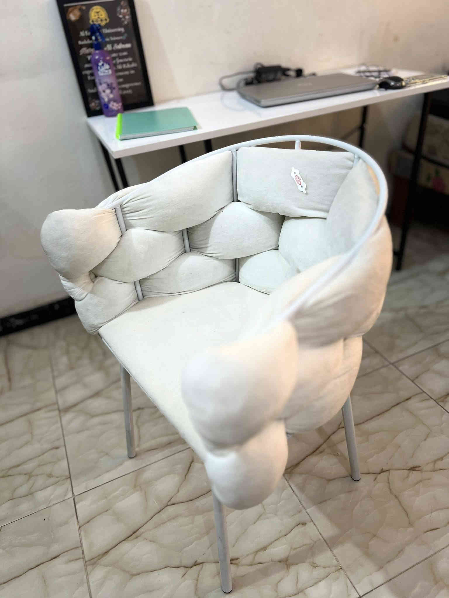 كرسي درجة اولى 
سعر 85 الف مع توصيل 
جديد مغلف 
بالكارتون 
واتس اب 
***********
