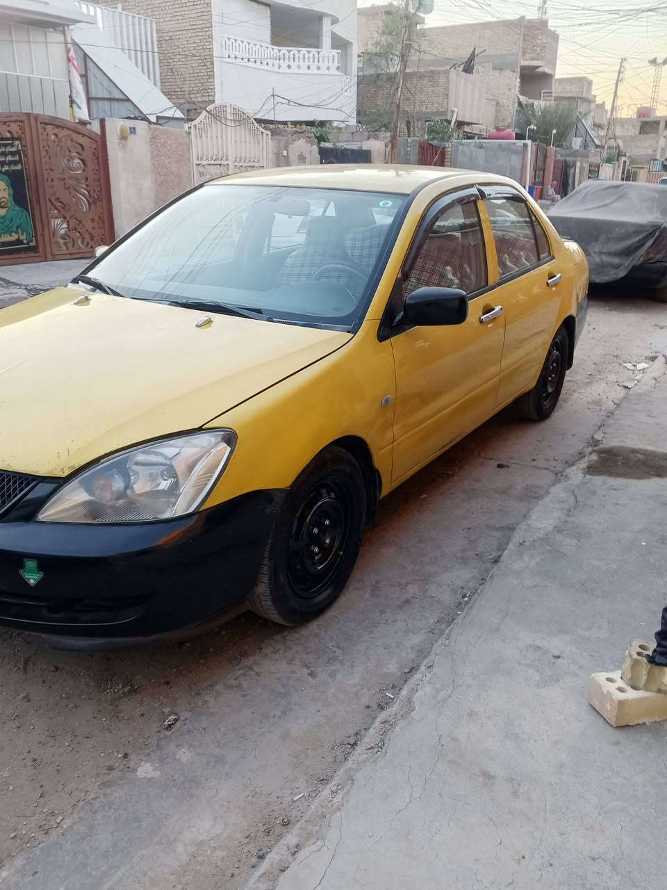 لانسر للبيع موديل 10 سياره جاهزه من كل شي بيه صبغ باب خلف السايق وذيوله الخلفيه معمره تبريد ومكينه وكير مكفولات سنويه صاقطه صار 3اشهر السعر 63 وبيه مجال بسمي السياره تحويل مباشر مكاني الشعب ***********
