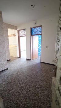 شقه للايجار طابق ثالث درج غرفتين وخدمات  سعر 400 الف الغدير  كهرباء خص...