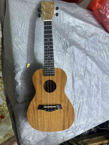 سلام عليكم كيتار للبيع جبير سعره ٦٥ والصغير سعره ٥٠ بيهن مجال اتصال ***********
