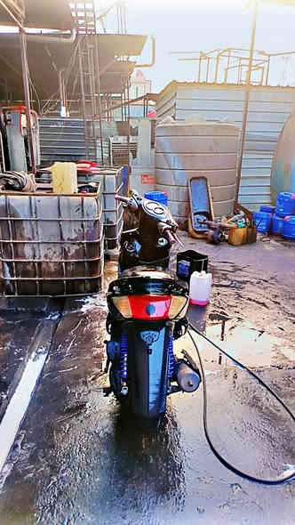 السلام عليكم شباب سكنس فحل للبيع ماكينتها حلوه كهربائيات غسلتها وطفن شغال مكاني بغدادب شلعه معدل 350 بيها مجال قليل كان بغدا***********
