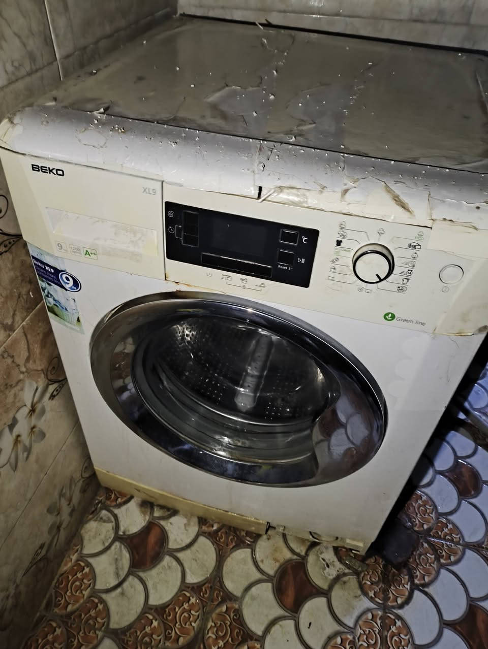 غساله للبيع نظيفه السعر 300 اي شي مابيها ثلاجه 18قدم للبيع السعر 175خير من الله غراض مال بيت مكان دوانم شارع بغداد ***********
