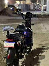 دراجه شحن للبيع حجم20  موديل 2024دراجه نضيفه بس باترياته شوي تعبانه مك...