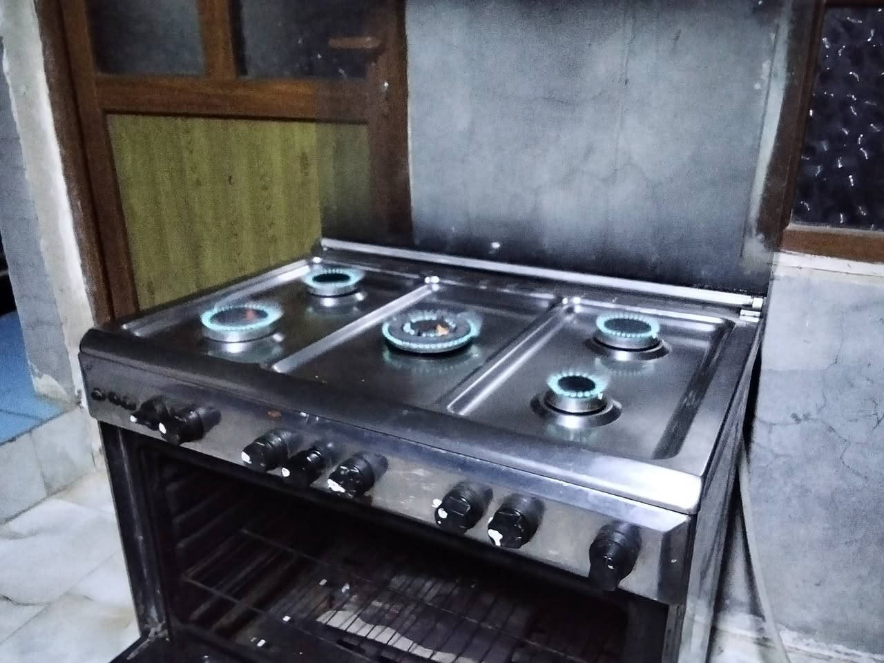 طباخ شرط الشغل ستالنيس ستيل شواية فرن شغال بالشرط السعر 150 العنوان كركوك العمل الشعبي ***********
