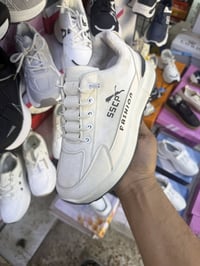 أحذية نسائي • أحذية ولادي • توصيل