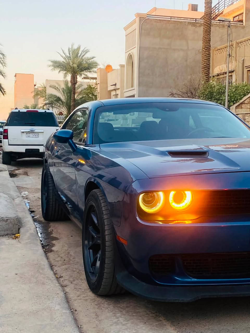 جالنجر sxt 2020 
لون مميز 💙
شاشة وسط 
تحكم ستيرن جهتين 
تاير جديد 
ويل مبدل 
كشن كهرباء 
صدر جديد 
سيارة كاملة مكملة 
ادامة كاملة 

السيارة ماشية78 الف 
حادثها بامريكا بس جاملغ امامي لا شاصي ولا لخود 
ايرباكات بس الامامي

وهنا صار بيها باب نفس الجهة والجاملغ الخلفي (صبغ بس رش عدا الباب بي شوية معجون) وبارد بسيط بجهة السايق 
سيارة كاملة مكملة وشرط على الفحص 
شرط تحويل ثاني يوم 
رقم سليمانية الجديد 
السيارة عارضها ب173 وبيها مجال بسيط للشراي المو شراي اترك كلمة طيبة 
***********
