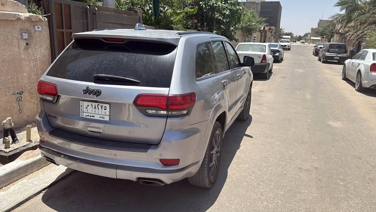 � للبيع Jeep Grand Cherokee Limited 2021 | أعلى مواصفات | Full Option 🔥

للبيع جيب جراند شيروكي ليمتد موديل 2021، استخدام شخصي، سيارة نظيفة جداً ومحافظ عليها، جاهزة للاستخدام ولا تحتاج أي مصروف.

📌 التفاصيل:

🚘 موديل: 2021
🚘 الفئة: Limited (Full Option)
🚘 محرك: V6
🚘 نظام دفع رباعي 4×4
🚘 ممشى: 98,000 كم
🚘 اللون: رصاصي
🚘 داخلية: جلد أسود
🚘 رقم بغداد وباسمي
🚘 الموقع: البصرة

⭐ المواصفات:

✅ فتحة بانوراما
✅ نظام رفع وخفض السيارة (Air Suspension)
✅ أنظمة قيادة متعددة (Auto / Snow / Sand / Mud)
✅ نظام الاصطفاف الذاتي (Self Parking)
✅ رادار أمامي
✅ حساسات أمامية وخلفية
✅ كاميرا خلفية
✅ باب خلفي كهربائي
✅ تشغيل بصمة وستارت
✅ مثبت سرعة
✅ شاشة كبيرة مع نظام Uconnect
✅ رنكات وكالة

🔧 الصيانة:

✔️ بطارية جديدة
✔️ مضخة الوقود (عبوة البنزين) جديدة
✔️ تايرات جديدة
✔️ السيارة جاهزة بالكامل ولا تحتاج أي مصروف.

📋 ملاحظة:

تم إصلاح ضرر بسيط سابق في المدكر الأمامي الأيسر مع ربع البنيد فقط، والسيارة حالياً بحالة ممتازة، والفحص خير دليل.

📍 الموقع: البصرة
📄 رقم بغداد وباسمي
💰 السعر:  255$
📞 للتواصل:  ***********
