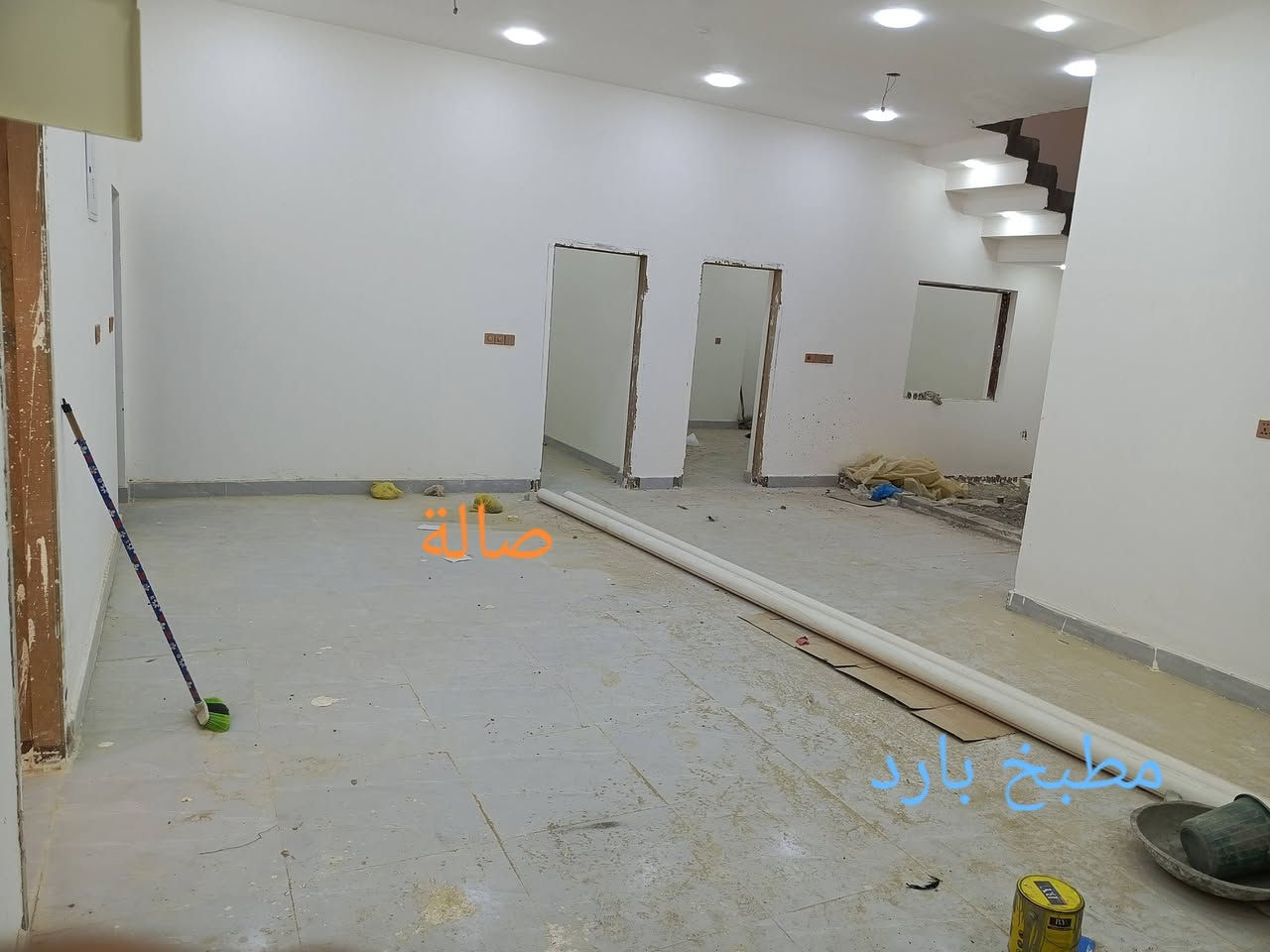 السلام عليكم.....
منزل مساحة 200 متر غرفتين نوم مطبخ حار وبارد وحمامين واحد داخلي واحد خارجي ومسرح وحديقة وديوانية... بناء شخصي 
طابق الثاني ثلاث غرف نوم وصالة ومطبخ حار وحمام الطابق الثاني غير ملبوخ فقط ماء ومجاري 
موقعة البصرة شط العرب الجزيرة باب الهوى قرب مطعم ريزو هوم 
للتواصل ***********
السعر 150 مليون وبي مجال 
بناء جديد
