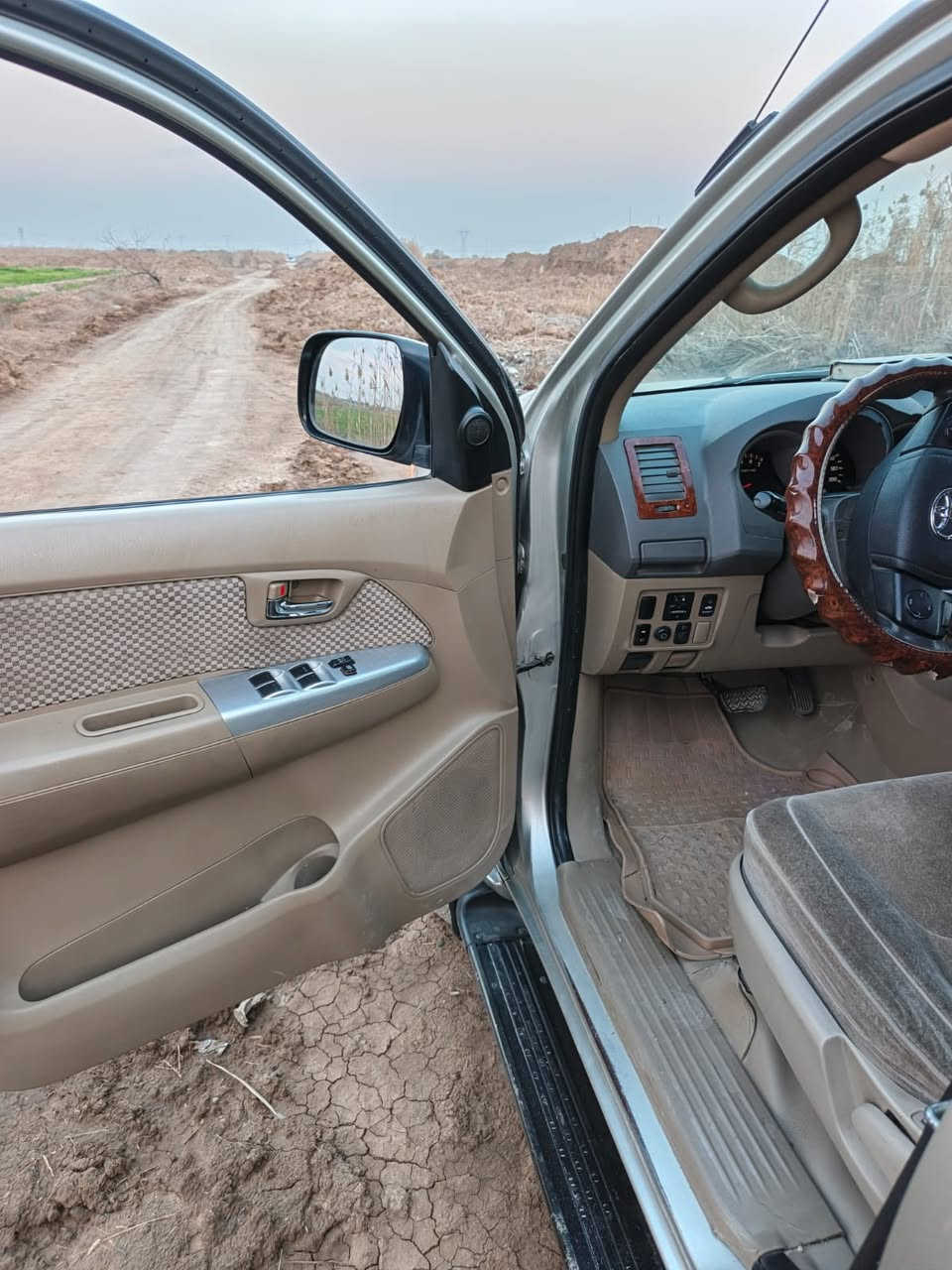 تيوتا فورشنل  فور ويل موديل ٢٠٠٩   مكينه وكير مكفولات خير من الله مكفوله  من الضرر تخم تاير جديد ٧راكب ٣قطع تبريد تحكم استيرن حساسات خلفيه +كامره سياره جاهزه رقم شمالي  السعر ١٦٠وبيها مجال مكانها بغداد المدائن منطقه المعله  للاستفسار ***********
