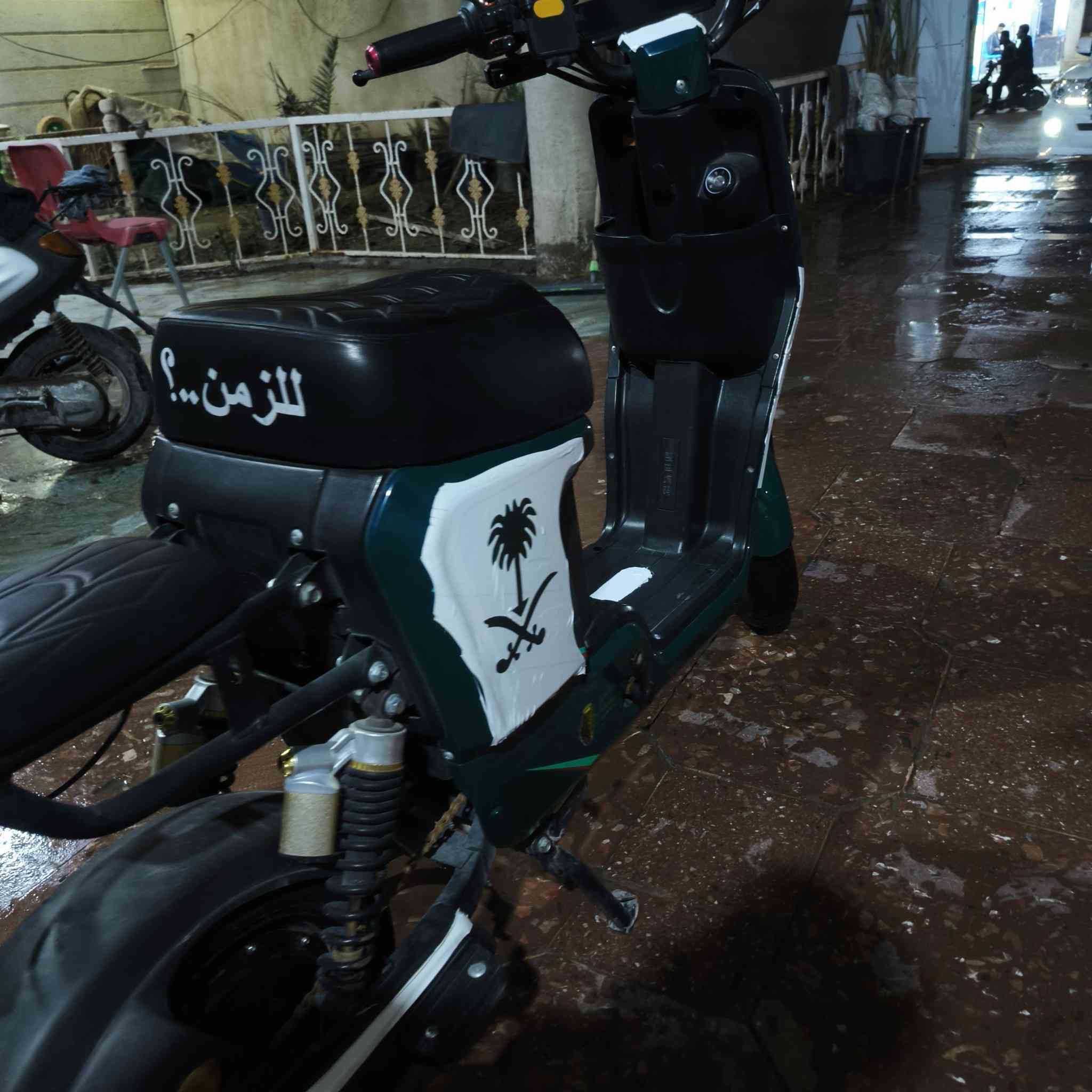 دراجه ار9 لبيع دراجه نضيفه ما صاله هواي من خذته دراجه شلعه وقويه خمس بطاريات كبار بيه رجوع إله الخلف السعر 450 وبيه مجال لشري مكان ناصريه مركز تواصل عله الرقم ***********
